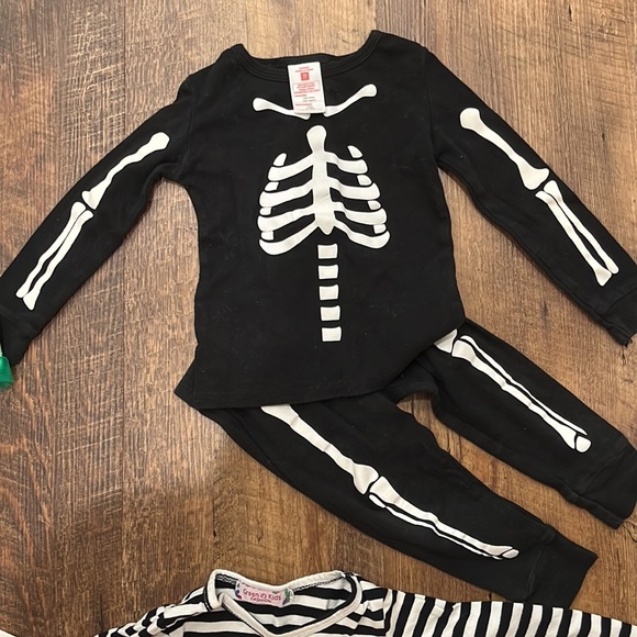 12-24M Halloween Bundle - Frozen Dress, Pumpkin Dress, Skeleton Jams, Tutu Dress - Picture 3 of 5
